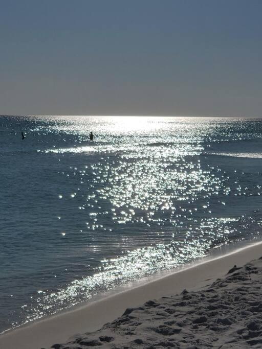 “Sandprints” Destin Esterno foto